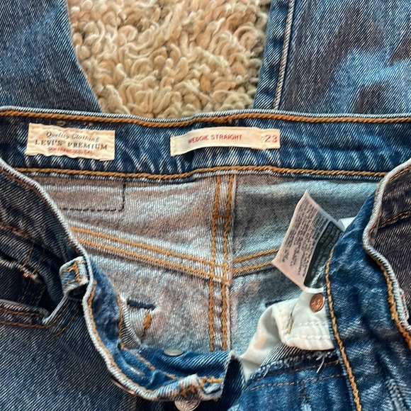 Levi’s wedgie straight jeans - Picture 3 of 4